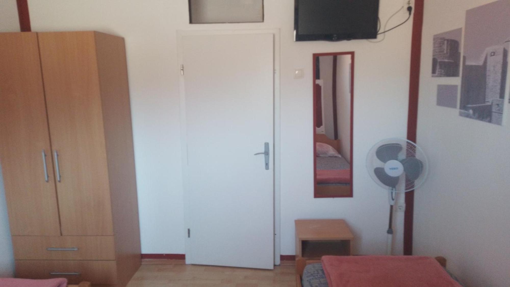 Red Apartman Требинье Экстерьер фото