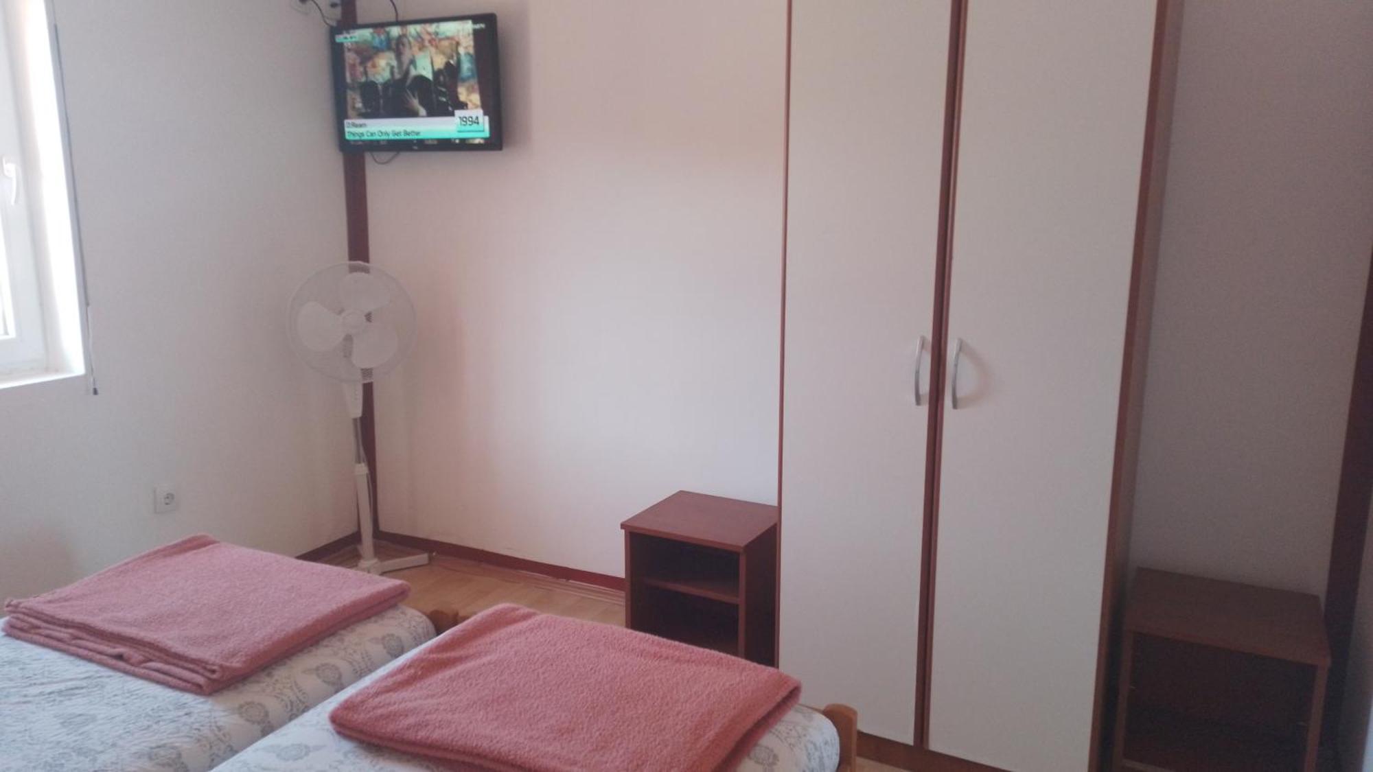 Red Apartman Требинье Экстерьер фото