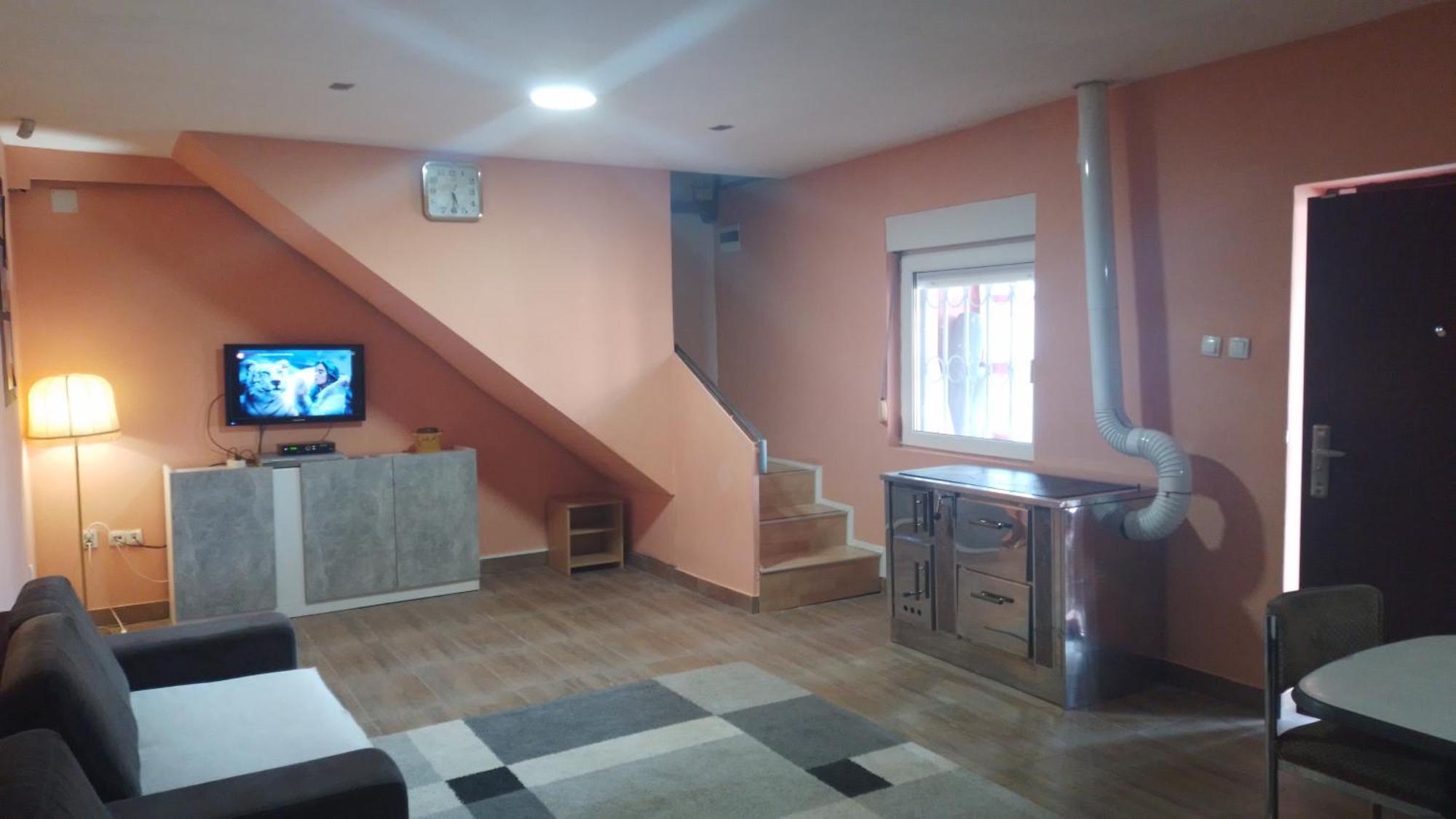 Red Apartman Требинье Экстерьер фото