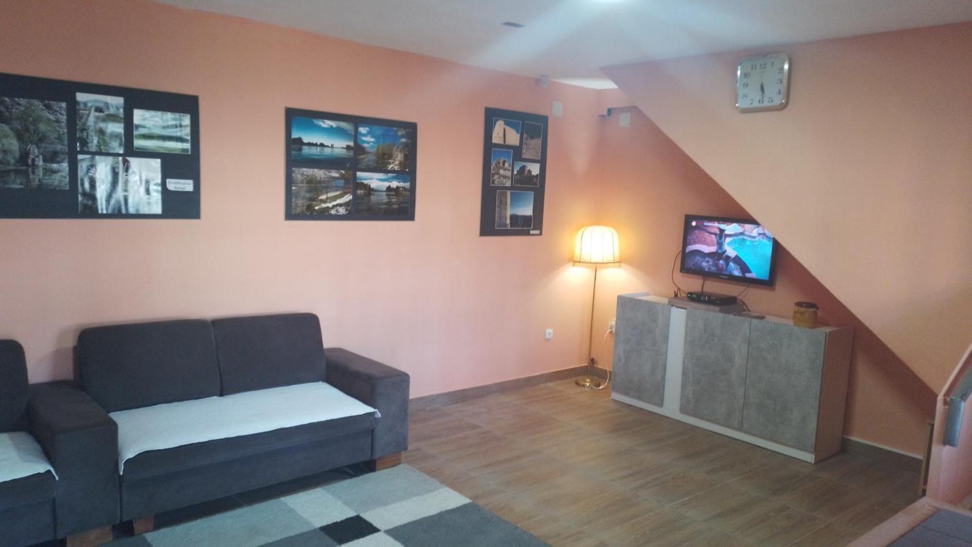 Red Apartman Требинье Экстерьер фото