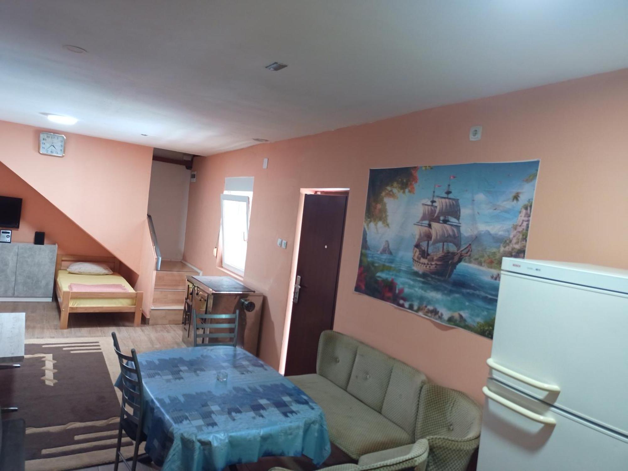 Red Apartman Требинье Экстерьер фото